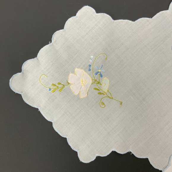 Vintage Bread Busket Napkin Hand Embroidered Flowers - Picture 11 of 16